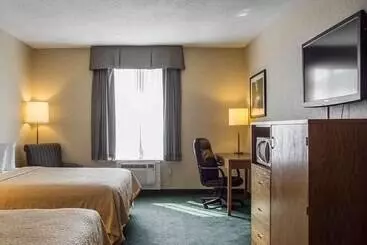 Quality Hotel & Suites Woodstock