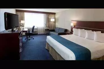 هتل Quality Inn And Suites Brossard