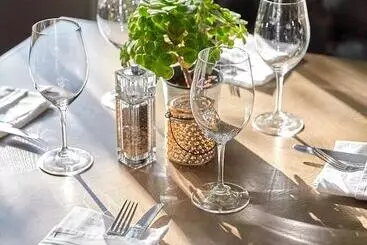 The Hotel Saskatchewan, Autograph Collection