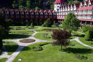 Hotel Three Valley Lake Chateau