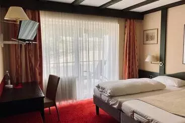 Отель Berg Gasthof Hötzelein