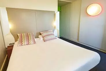 Hotel Kyriad Paris Nord  Ecouen La Croix Verte