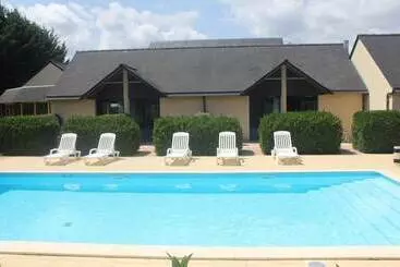 酒店 Les Dineux Village