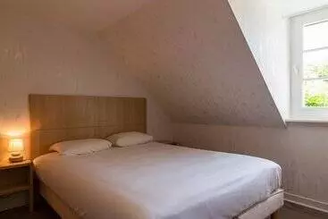 Отель Manoir De Moëllien, The Originals Relais