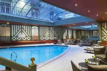 فندق Barriere Le Normandy