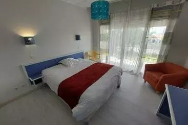 Logis Hotels   Hôtel Et Restaurant Le Relais Des Garrigues