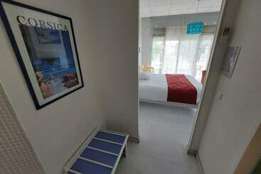 Logis Hotels   Hôtel Et Restaurant Le Relais Des Garrigues