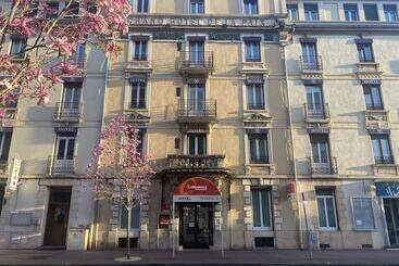 בית מלון כפרי The Originals Boutique, Hôtel Terminus, Bourg En Bresse Gare