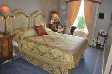 Hotel Lands Of Loyal