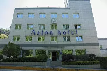 هتل Aston