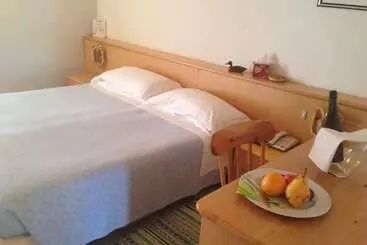 בית מלון כפרי Al Bottegon