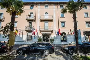 هتل Spiaggia D Oro Charme & Boutique Garda Lake Collection