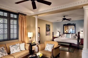 استراحتگاه Half Moon