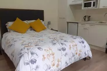 בית מלון כפרי Caves Motor Inn