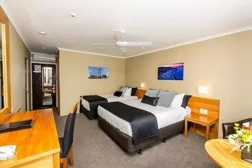 هتل Plymouth International