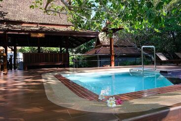 Bungalov Sugar Hut Resort & Restaurant