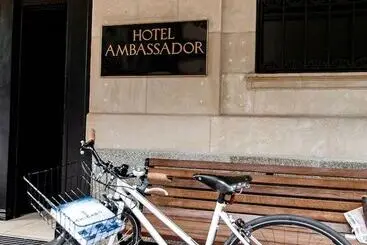 The Chicago Hotel Collection Ambassador Gold Coast