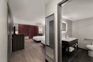 ホテル Clarion Pointe Rhinelander Downtown