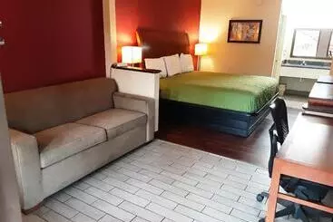 فندق Econo Lodge Inn & Suites