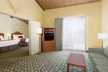 فندق Ramada By Wyndham Santa Barbara