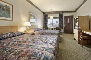 فندق Travelodge By Wyndham Commerce Los Angeles Area