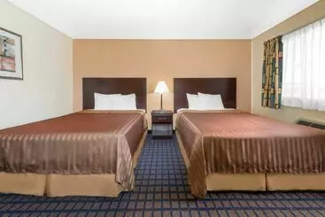 בית מלון כפרי Travelodge By Wyndham Dodge City