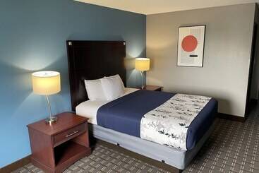 فندق American Inn Cedar Rapids South