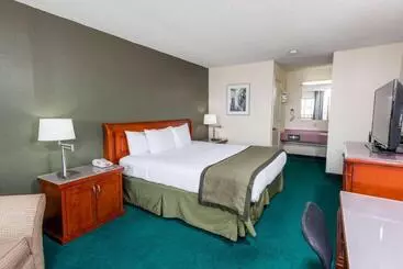 Отель Days Inn By Wyndham Hannibal