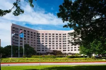 בית מלון כפרי Doubletree By Hilton Tulsa Warren Place