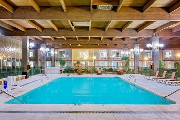 Ramada By Wyndham Mitchell Hotel & Conference Center