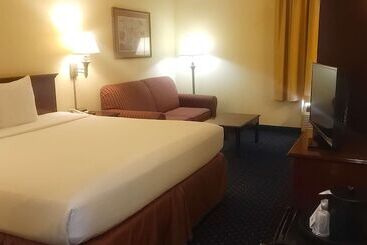 Surestay Plus Hotel By Best Western Chicago Lombard