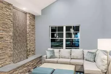 فندق Howard Johnson By Wyndham Middletown Newport Area