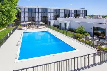 בית מלון כפרי Pittsburgh Plaza