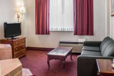 Отель Quality Inn & Conference Center