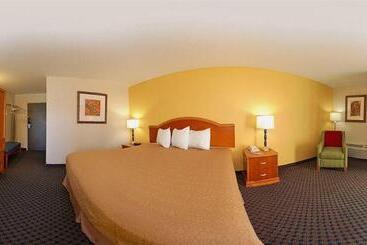 בית מלון כפרי Quality Inn Downtown Stuart