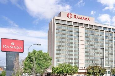 Ramada By Wyndham Reno Hotel & Casino