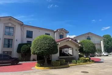 Hotel Guest Inn & Suites