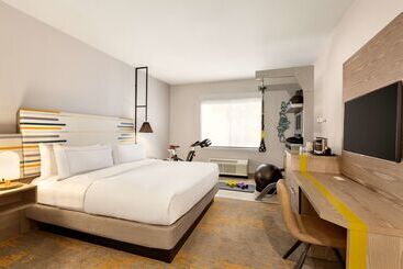 בית מלון כפרי Doubletree By Hilton Campbell  Pruneyard Plaza