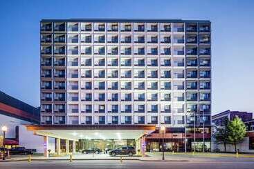 هتل Doubletree By Hilton Huntington