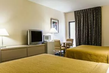 Quality Inn And Suites Golf Resort