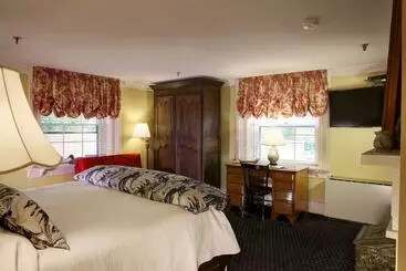 Hotel 200 South Street Inn