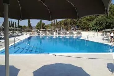 בית מלון כפרי Medena Budget