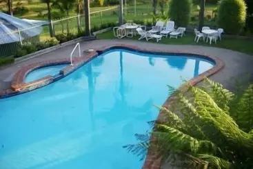 渡假胜地 Tabourie Lake Motor Inn