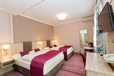 هتل Junior By Max 70