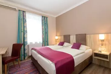 هتل Junior By Max 70