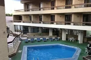 Gaddis Hotel, Suites And Apartments