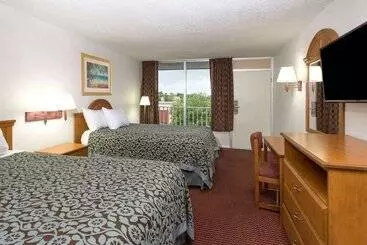 هتل Days Inn By Wyndham Fort Myers