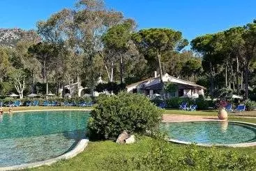 هتل Is Morus Relais