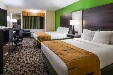 בית מלון כפרי Best Western Crown Inn & Suites   Batavia