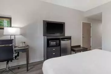 Отель Econo Lodge At The University